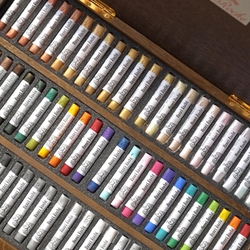 Henri Roche 72 Piece Iridescent Set in a Wooden Box